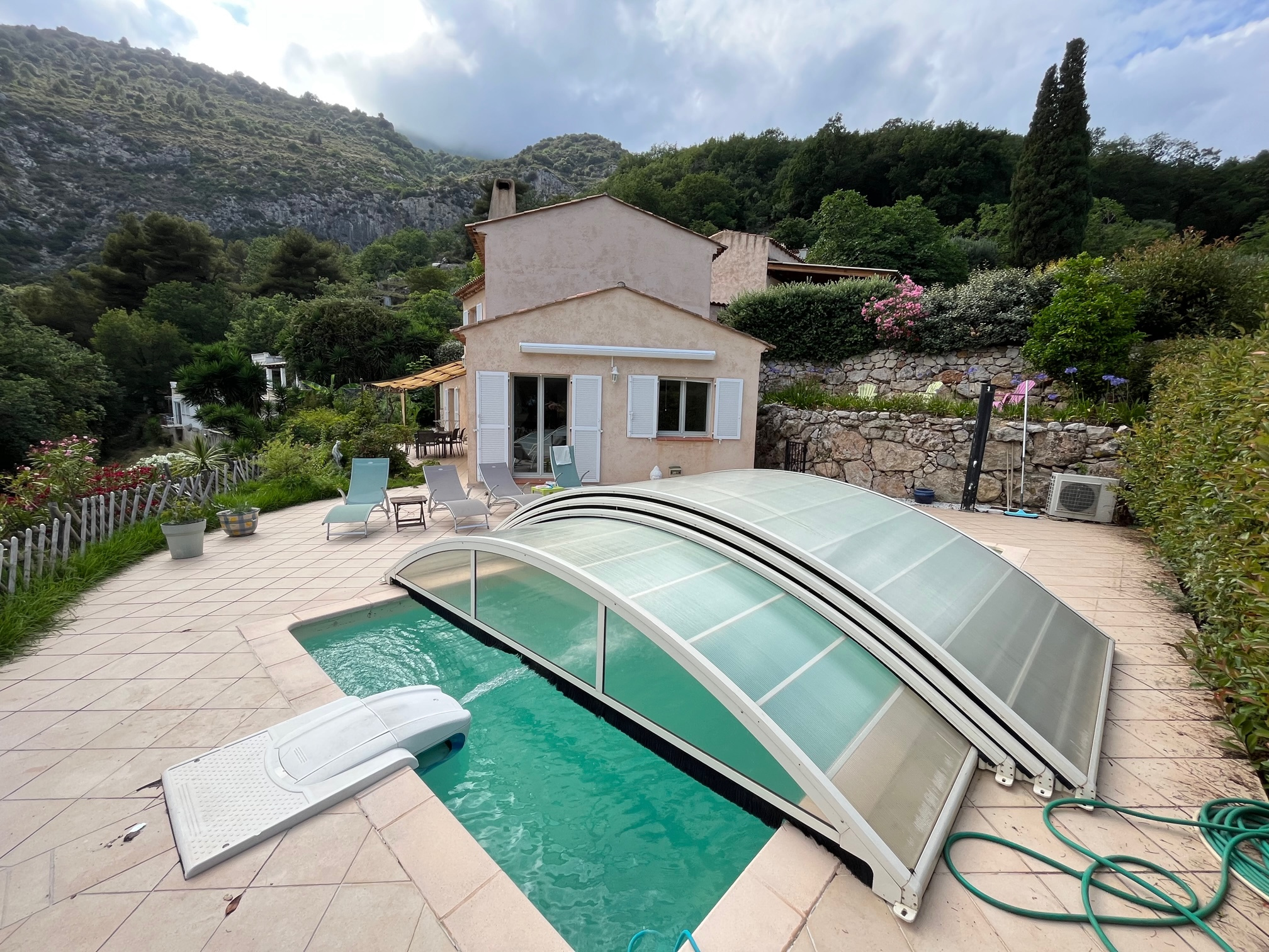Vente Maison 200m² 6 Pièces à Roquebrune-Cap-Martin (06190) - Aime Immo